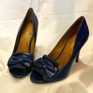 Size 6 Leather Navy Blue Nine West NWSEAMLESOUL Pumps with Bow Accents